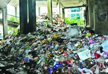উপরে ফিটফাট, ভিতরে ‘আবর্জনাঘাট’