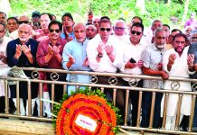 শহীদ জিয়ার মাজারে নগর বিএনপির শ্রদ্ধাঞ্জলি