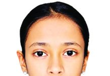 বাসের ধাক্কায় স্কুলছাত্রীর মৃত্যু