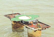যিনি রাজা তিনিই প্রজা