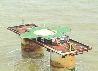 যিনি রাজা তিনিই প্রজা