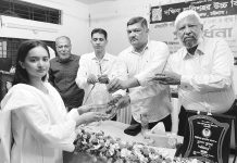 দক্ষিণ হালিশহর উচ্চ বিদ্যালয়ে কৃতী শিক্ষার্থীদের সংবর্ধনা