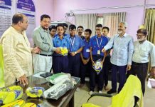 রেলওয়ে পাবলিক হাই স্কুলে আবু সুফিয়ান এমপি’র ক্রীড়াসামগ্রী প্রদান
