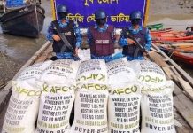 মিয়ানমারে পাচারকালে ৪০০ বস্তা ইউরিয়াসহ আটক ৩ কার্গোবোট জব্দ