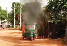 হাটহাজারীতে চলন্ত টেক্সিতে আগুন