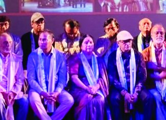 নোলকজানের পালা মঞ্চস্থ ৪০ নাট্যকর্মীকে সংবর্ধনা
