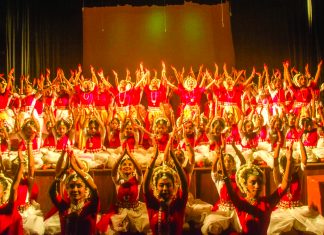 চট্টগ্রামে এক মঞ্চে দুই শতাধিক শিল্পীর ওড়িশী নৃত্য পরিবেশন