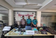 ছিনতাইয়ের তদন্তে বেরিয়ে এলো বড় সংগ্রহ, বাসা থেকে মিলল ব্যাগ-ফোন-অলংকার