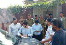 পতেঙ্গায় সাইকেল ট্র্যাকে অবৈধ পার্কিং, চসিকের অভিযান
