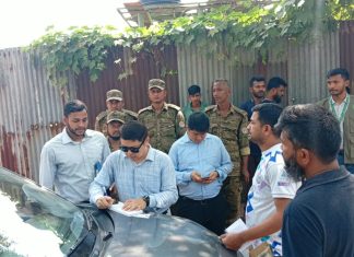 পতেঙ্গায় সাইকেল ট্র্যাকে অবৈধ পার্কিং, চসিকের অভিযান