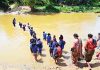 কাঁধে ব্যাগ, খাল পার হয়ে স্কুলে যায় ওরা
