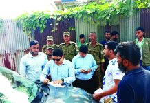 কার ও কাভার্ডভ্যানকে জরিমানা,সিএনজি টেক্সি জব্দ