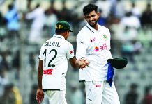 ব্যাটিং বিপর্যয়ে স্বস্তি হারাল বাংলাদেশ