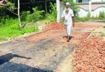 নাজিরহাট আবু সোবহান সড়ক উন্নয়ন কাজে পুনরায় অনিয়মের অভিযোগ