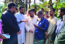 সাতকানিয়ার শীলঘাটায় অগ্নিকাণ্ডে ক্ষতিগ্রস্তদের মাঝে অনুদান