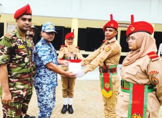 কর্ণফুলী রেজিমেন্ট এ্যাডজুটেন্টের হাটহাজারী কলেজ বিএনসিসি প্লাটুন পরিদর্শন
