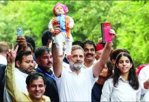 বিরোধী নেতাদের সাথে মিছিল নিয়ে সুপ্রিম কোর্টে রাহুল গান্ধী