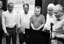 নির্লোভ দৃষ্টিকোণ থেকে তথ্য নির্মাণে ইতিহাসের খসড়ার ভূমিকা গুরুত্বপূর্ণ