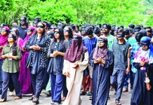নবম দিনে চোখে কালো কাপড় বেঁধে প্রতিবাদ