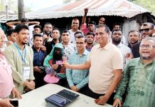 বেহেস্তের টিকেট বিক্রি করা নেতারা এখন জনগণের পাশে নেই