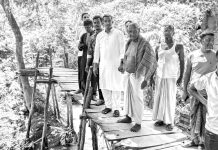 রাঙ্গুনিয়া পৌরসভার ইছাখালী দাশ পাড়া যেন ‘আলোর নিচে আঁধার’