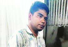 কুরিয়ার সার্ভিস থেকে জোর করে কার্টনভর্তি পার্সেল নিয়ে যাওয়ার চেষ্টা, কনস্টেবল গ্রেপ্তার