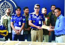 ১০৭টি মোবাইল ফোন উদ্ধার, মালিকের কাছে হস্তান্তর