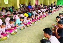 শিশুদের মাঝে লায়ন্স ক্লাব অব চট্টগ্রাম প্লাটিনামের খাদ্য বিতরণ