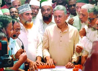 উত্তর মধ্যম হালিশহর এলাকায় উন্নয়ন কাজ পরিদর্শনে অর্থমন্ত্রী