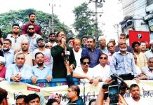 আওয়ামী লীগের নেতাকর্মীদের কাছে বিপুল অবৈধ অস্ত্র রয়েছে