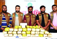 ট্রাকের পাটাতনের নিচে তিন লাখ ২০ হাজার ইয়াবা