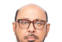 বৃদ্ধাশ্রমে নয় বাবা-মাকে নিজের সঙ্গে রাখুন