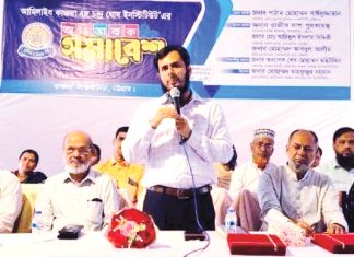 সন্তানের সঙ্গে বন্ধুর মতো মিশুন, সময় দিন তাকে