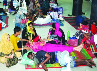 বারান্দার মেঝেতে স্ট্রোক রোগীর চিকিৎসা