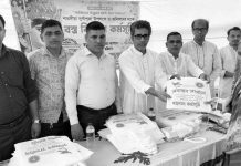 দুই শতাধিক চা শ্রমিক পেলেন শারদীয় উপহার