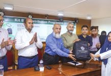 সিভাসু’র ডিভিএম শিক্ষার্থীদের মাঝে কিটবক্স বিতরণ