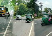 বাস-ট্রাকের সঙ্গে পাল্লা দিচ্ছে থ্রি-হুইলার,ইউ-টার্নে ঝুঁকি