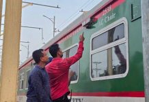 পাথর নিক্ষেপকারী শনাক্তে ট্রেনে সিসিটিভি