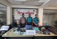 ছিনতাই হওয়া একটি ভ্যানিটি ব্যাগ উদ্ধারে গিয়ে মিলল বিপুল সামগ্রী