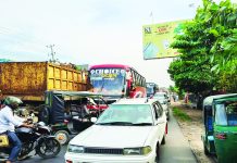সীতাকুণ্ডে বিভিন্ন স্পটে দিনভর যানজট