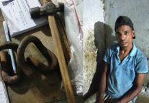 রাতের আধারে রেললাইনের ক্লিপ চুরি
